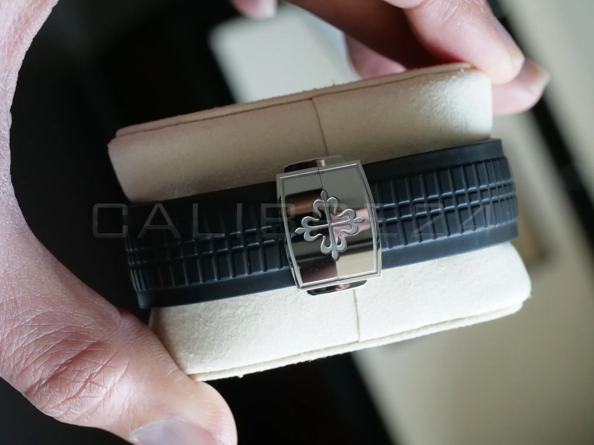 Patek Philippe Aquanaut Travel Time 5164A-001 2022 full set box papers serial hang tag Calibre24 Perth Australia