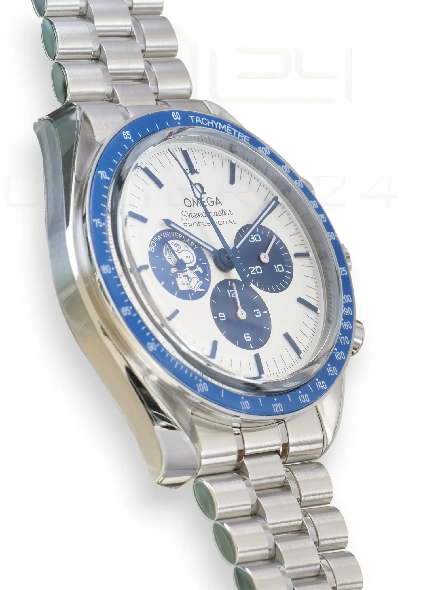 Omega Speedmaster Silver Snoopy Award 50th Anniversary Mint Condition with bracelet 2024 full set with box and papers for sale at Calibre24 Luxury Watches Perth Australia