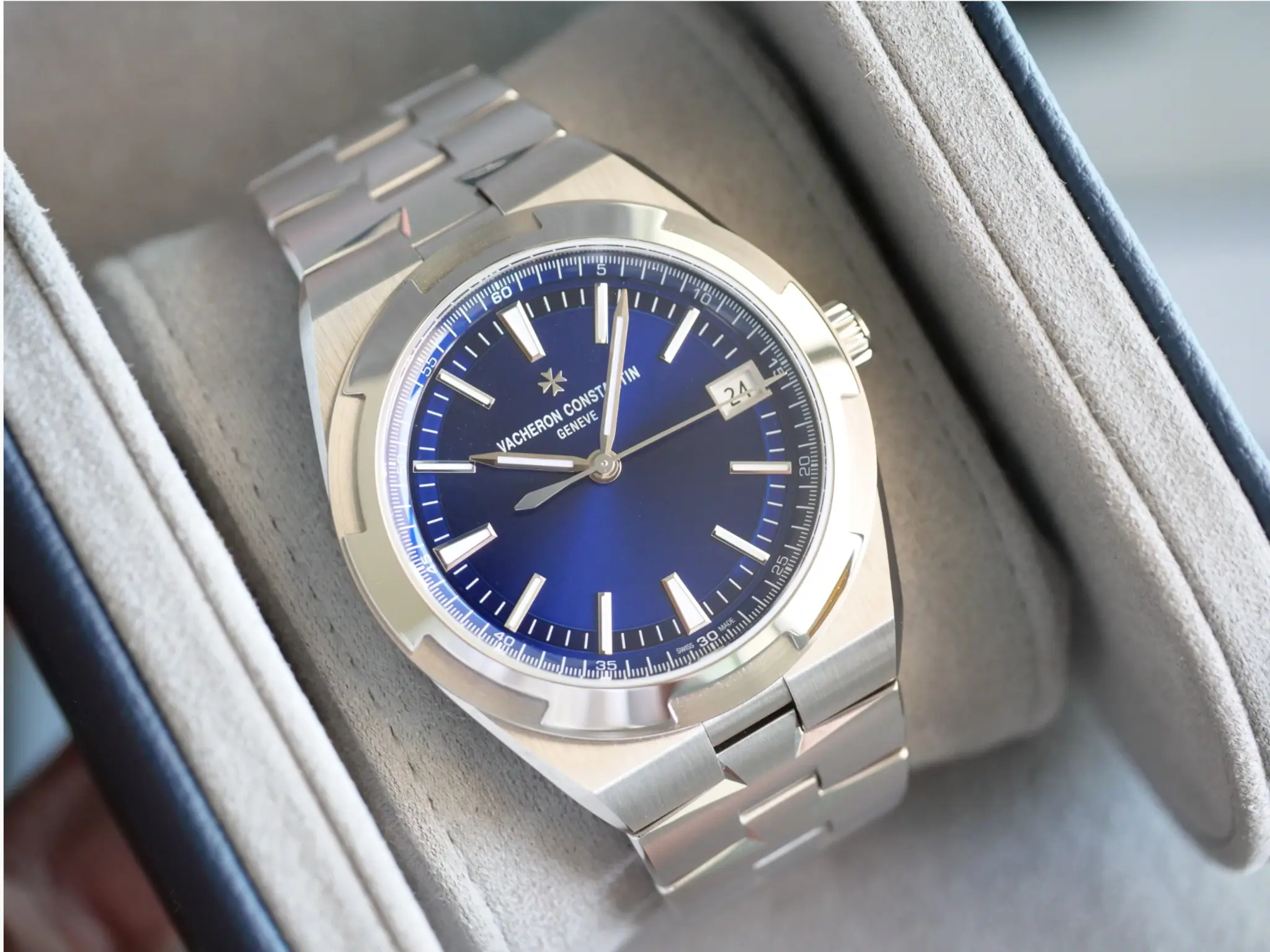 Vacheron Constantin Overseas 4520V Blue Dial Mint & Like New Condition full set with box and papers for sale at Calibre24 Luxury Watches Perth Australia