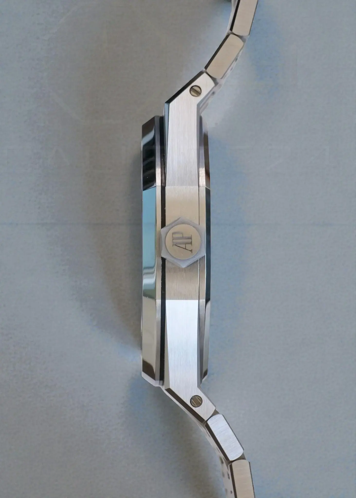 Audemars Piguet 15550ST Review at Calibre24 Luxury Watches Perth Australia 02 case thickness 9.2mm