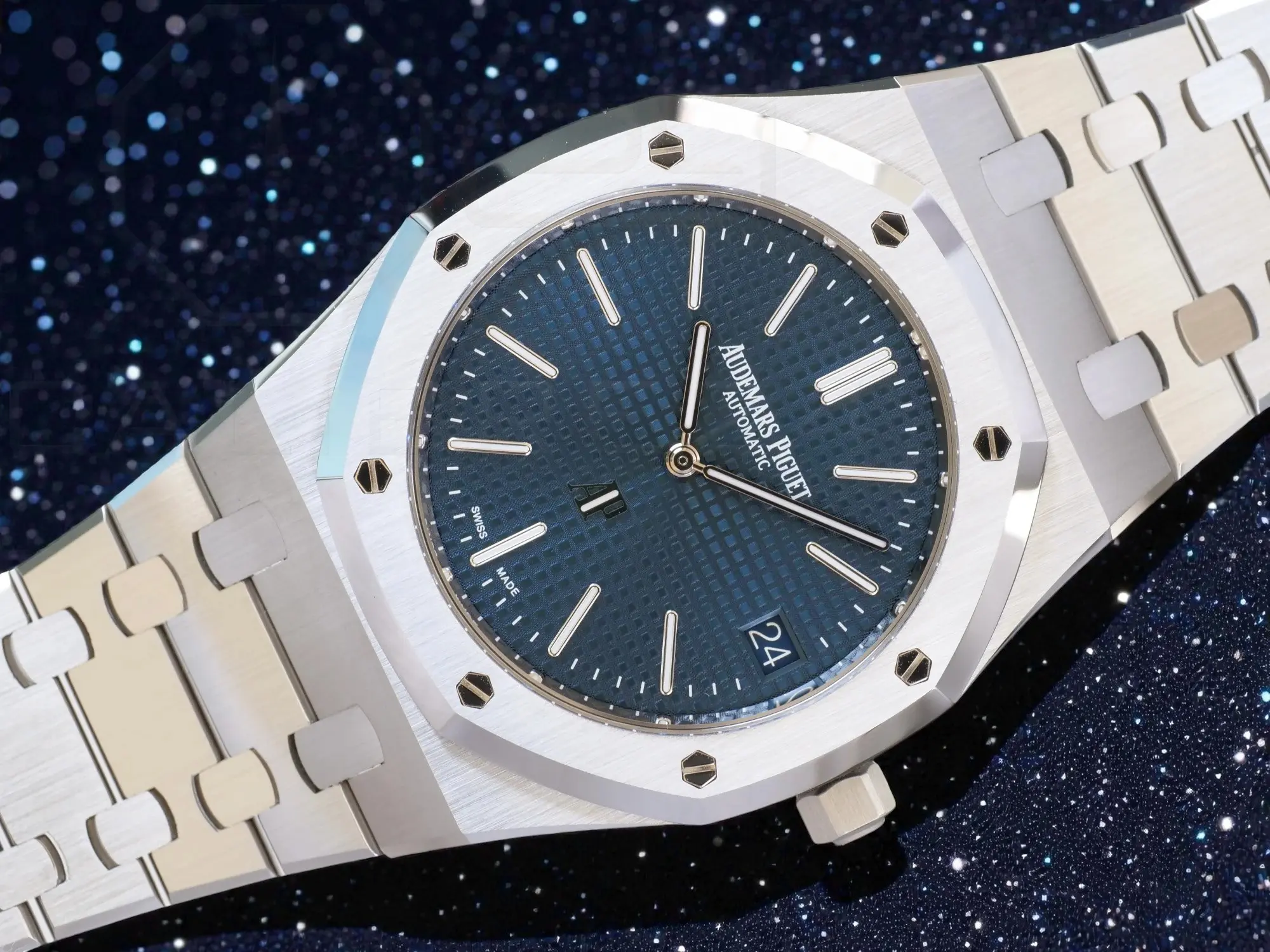 Audemars Piguet Royal Oak Extra-thin Jumbo 16202ST review at Calibre24 Luxury Watches Perth Australia