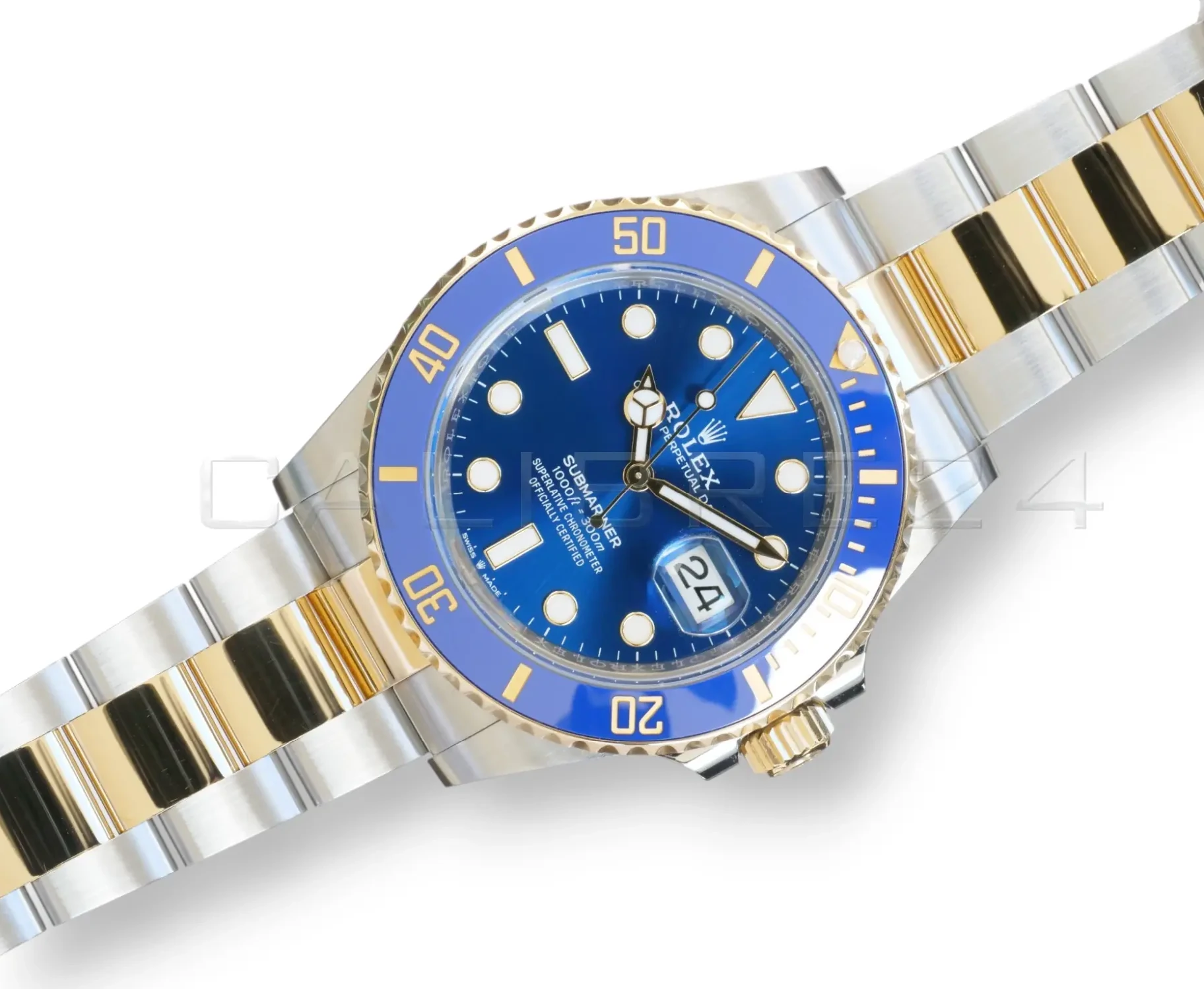Rolex Submariner Date Bluesy 126613LB Yellow Rolesor 2025 Mint full set with box and papers for sale at Calibre24