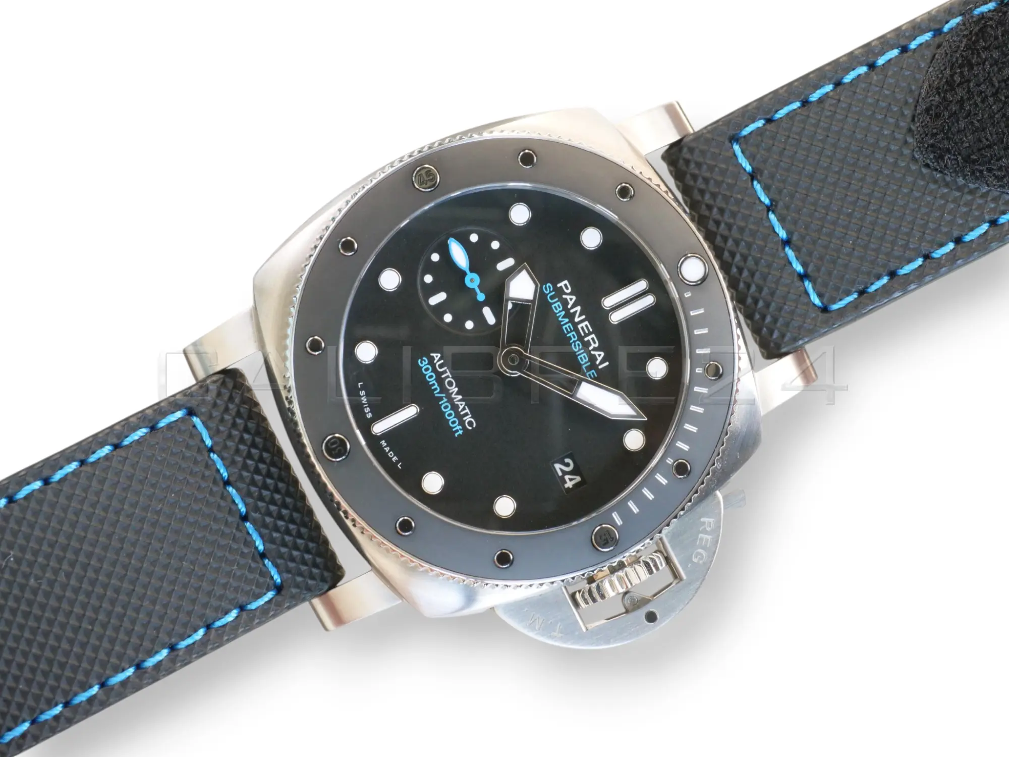 Panerai Submersible PAM01683 black rubber strap stainless steel crown protector